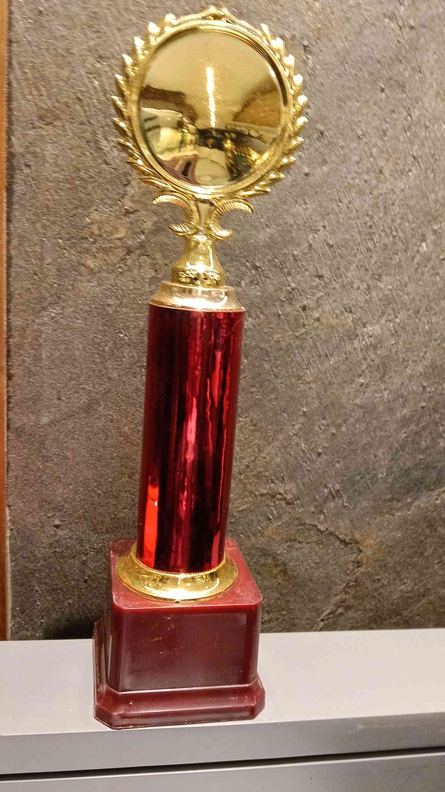 Trophy Plastic 409/B Red Wreath