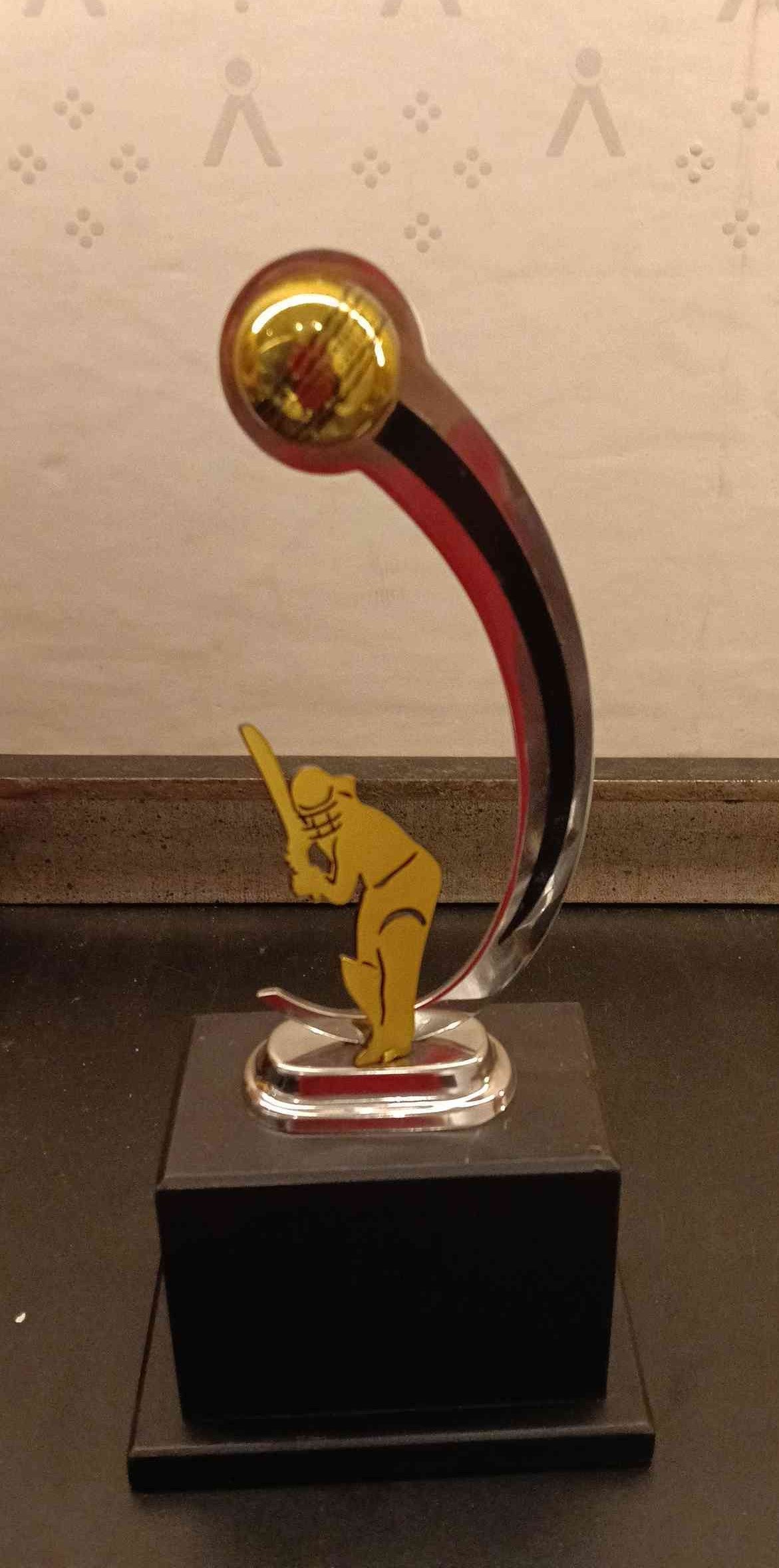 Trophy Metal 915 1