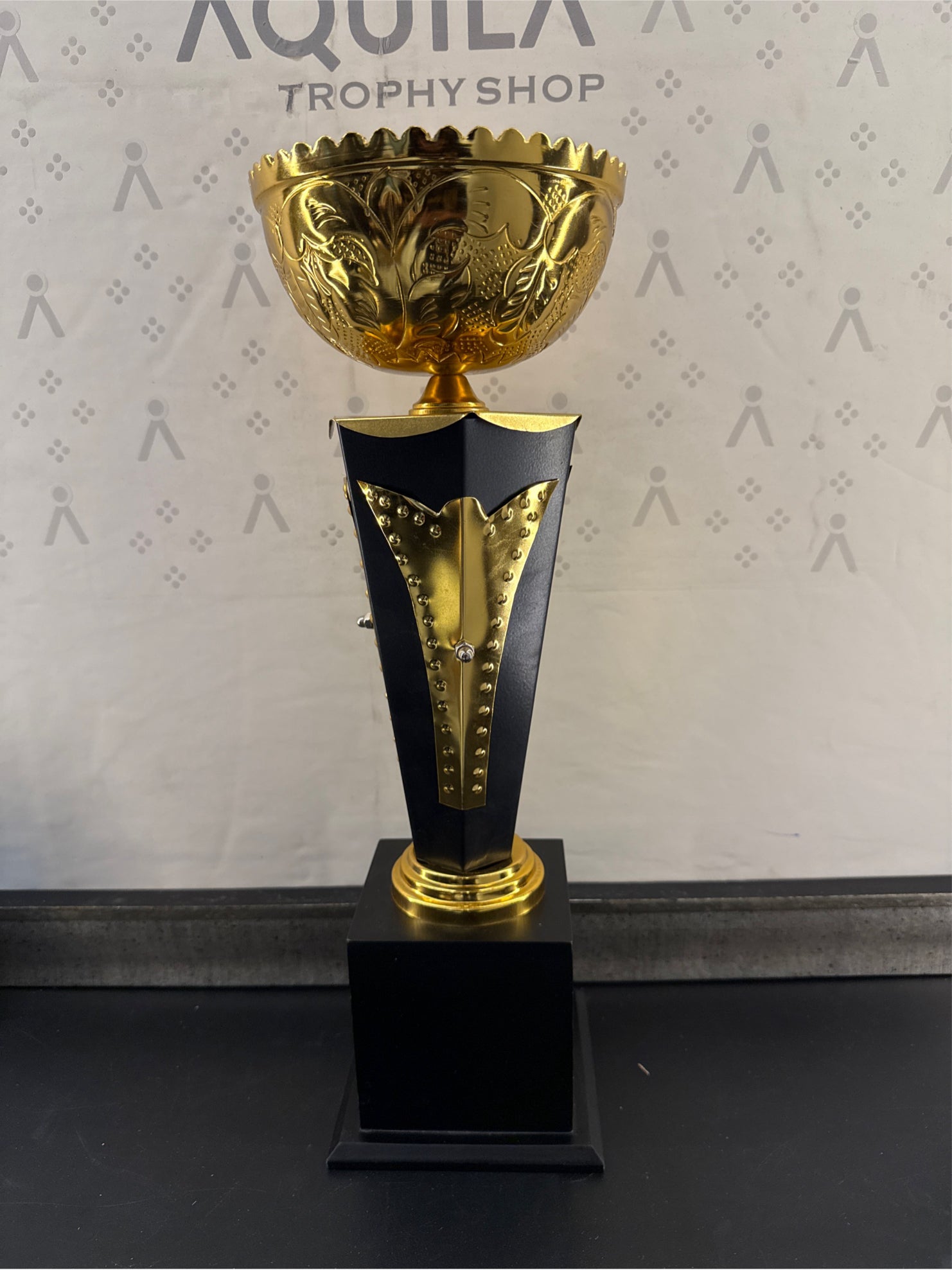 Trophy Metal 527 B