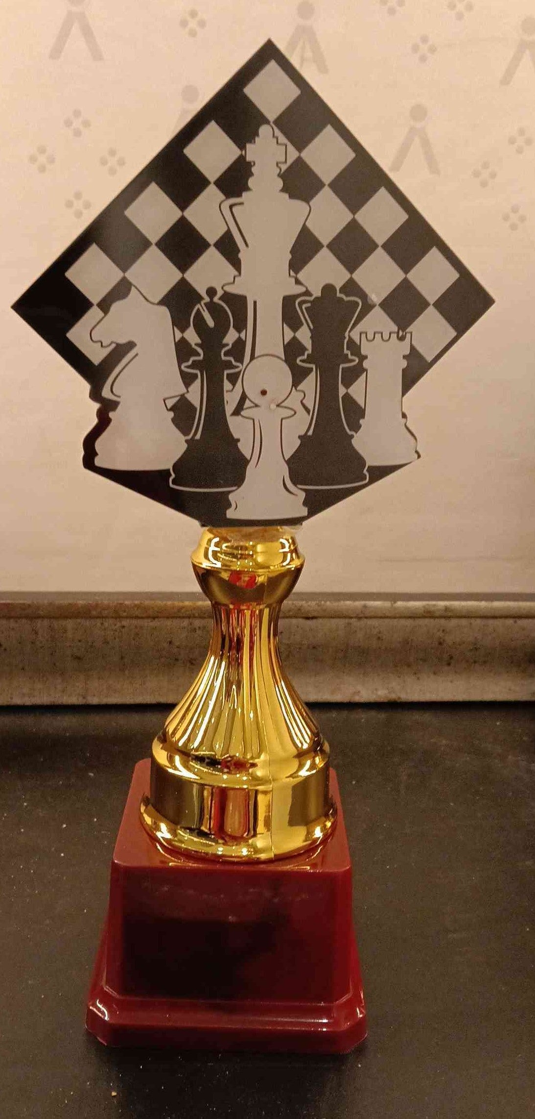 Trophy Plastic 440 B Chess