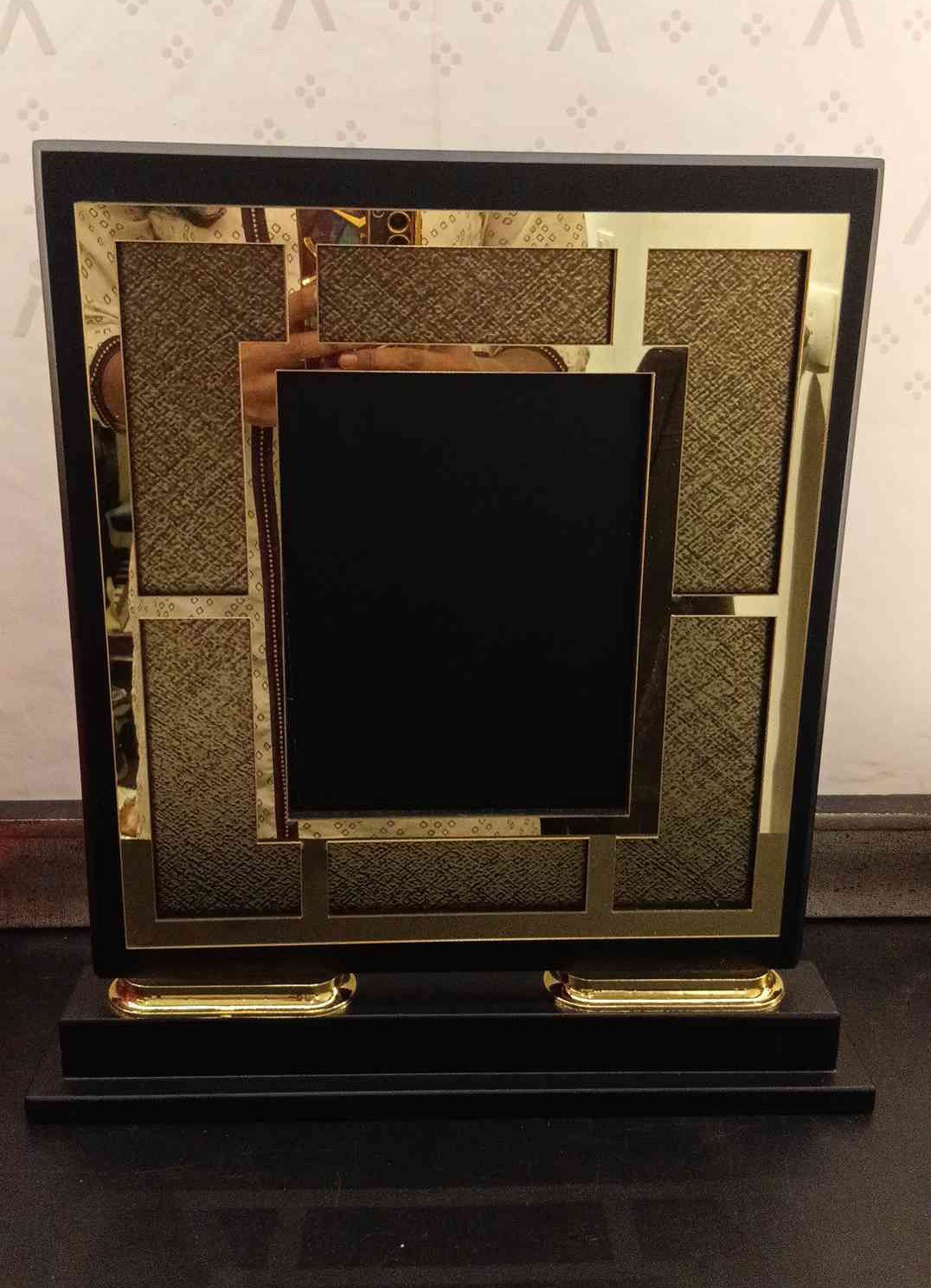 Medal Box Wood 169 L